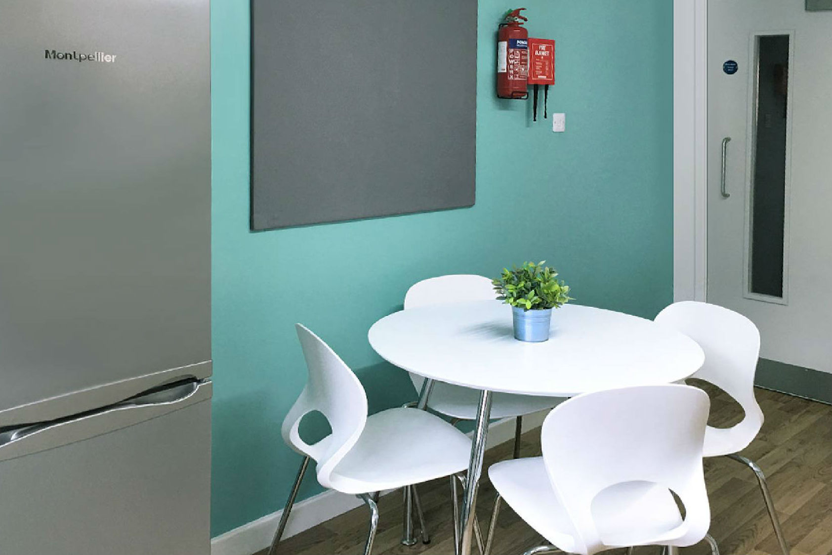  5-Bed Non En-Suite – Standard (1 Shower 2 Toilets)  -  York House Leicester  - Gallery -  4