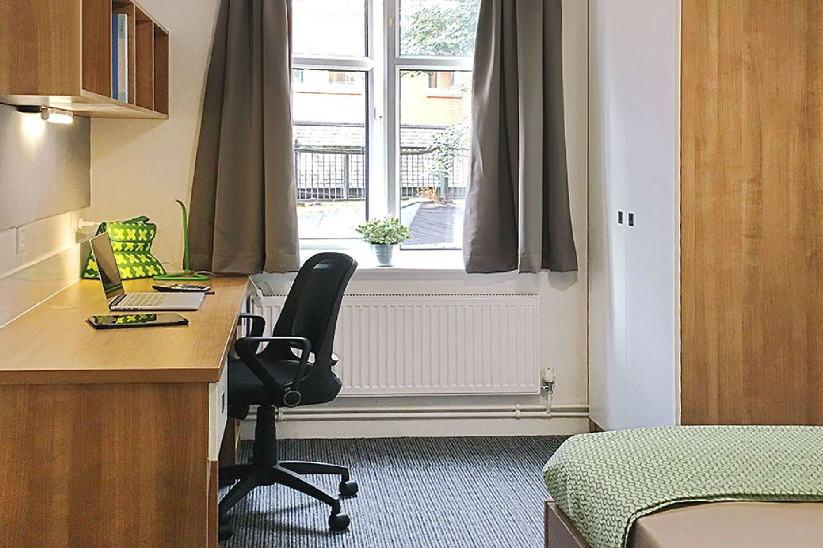  5-Bed Non En-Suite – Standard (1 Shower 2 Toilets)  -  York House Leicester  - Gallery -  2