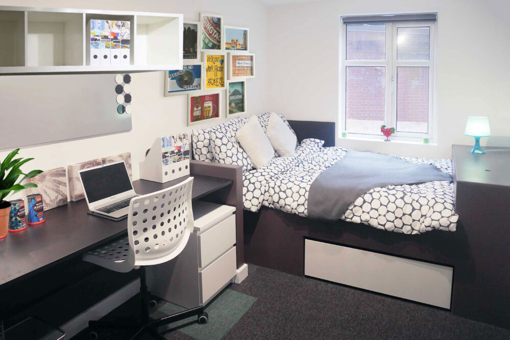  5-Bed Non En-Suite – Deluxe (2 Showers 2 Toilets)  -  York House Leicester  - Gallery -  1