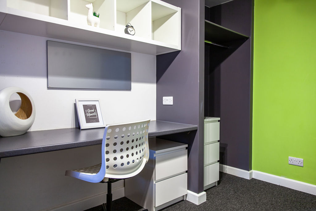  5-Bed Non En-Suite – Deluxe (2 Showers 2 Toilets)  -  York House Leicester  - Gallery -  3