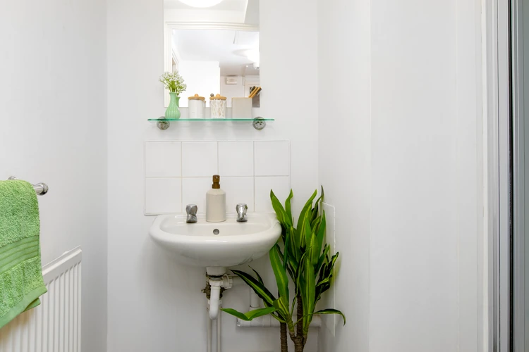  Standard Double Non En-Suite: Two Bedroom Flat  -  Cross Court House  - Gallery -  5