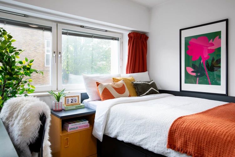  Standard Double Non En-Suite: Two Bedroom Flat  -  Cross Court House  - Gallery -  3