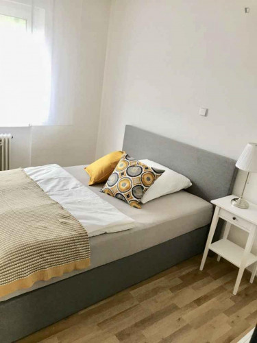 Comfy single bedroom in a 3-bedroom apartment in Stuttgart