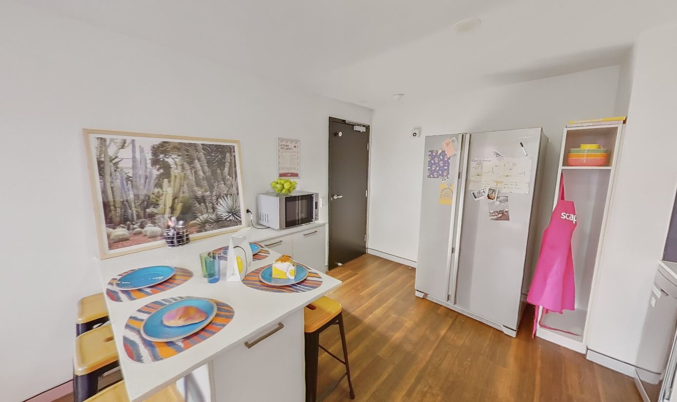 King Single Bed, 6 Bed Apartment With Ensuite - Scape Quay - Gallery - 5