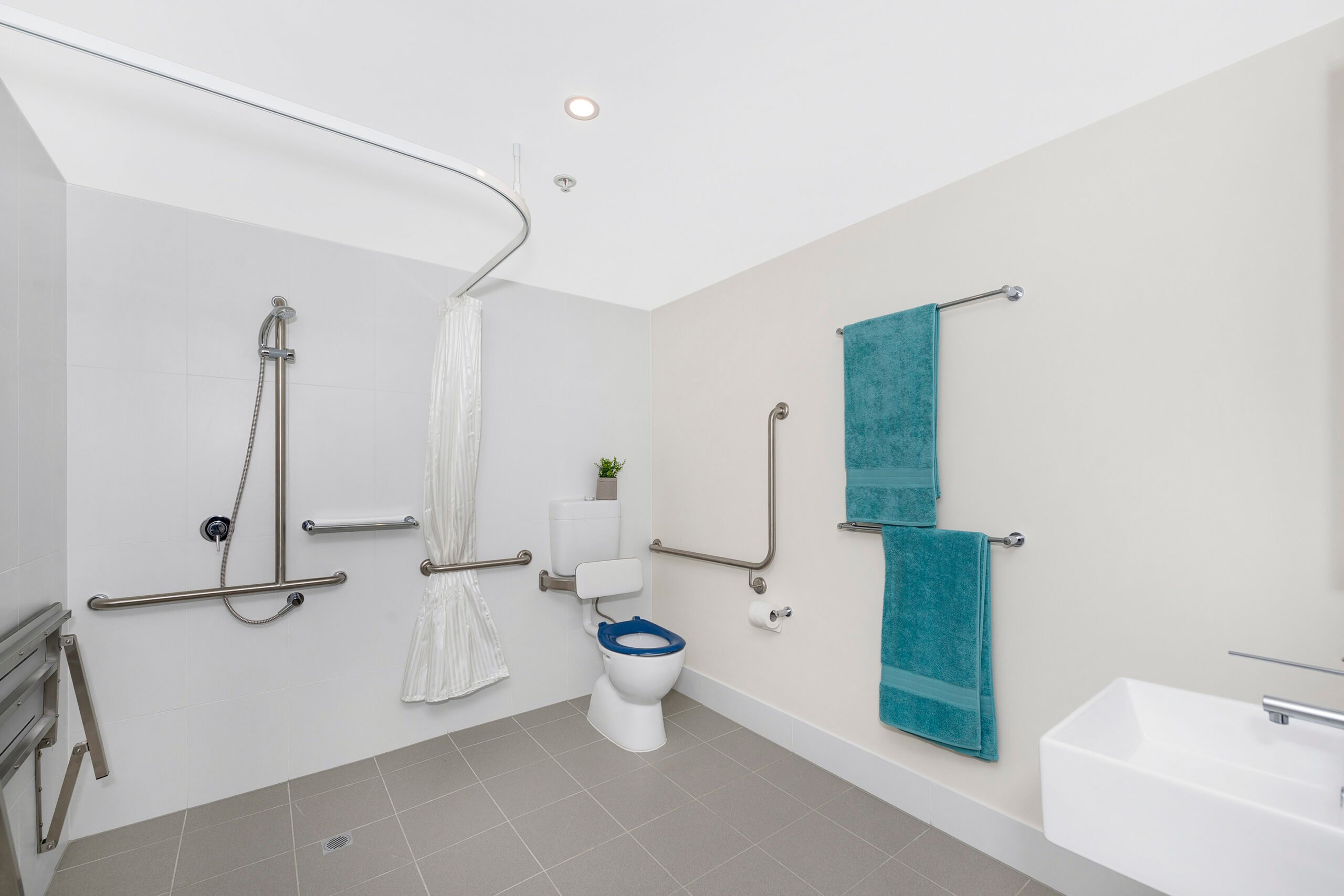 King Single Bed, Signature Plus Twin Apartment, Standard View - Scape St Lucia - Gallery - 11