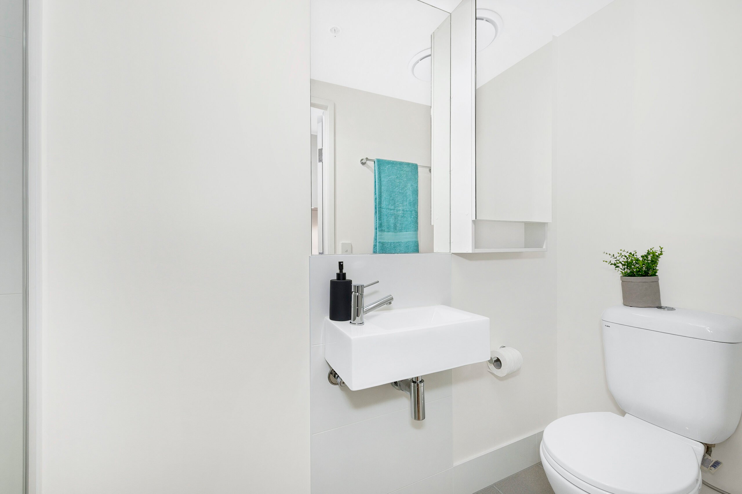  King Single Bed, Signature Plus Twin Apartment, Standard View  -  Scape St Lucia  - Gallery -  12