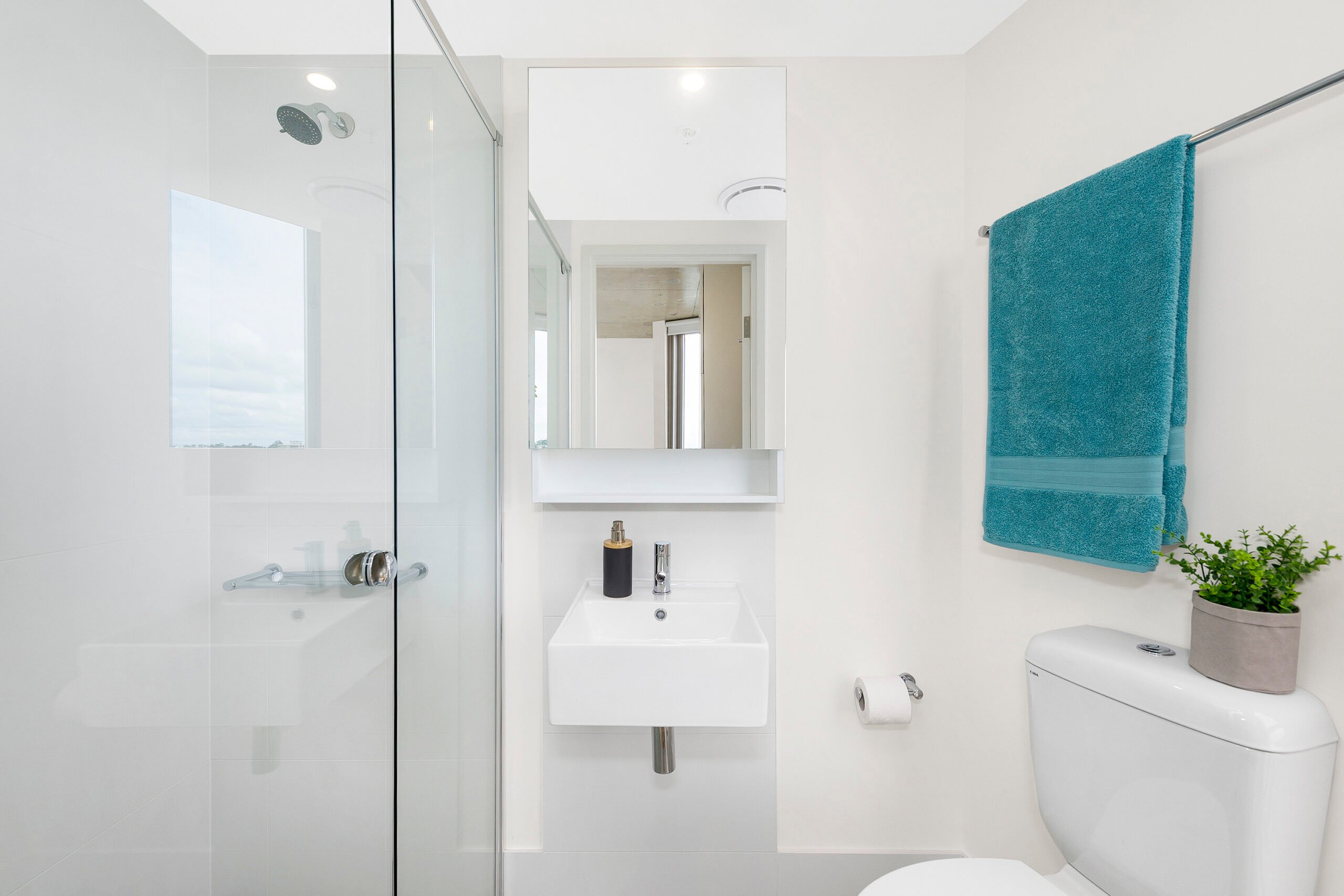  King Single Bed, Ultra Twin Apartment, Standard View  -  Scape St Lucia  - Gallery -  8