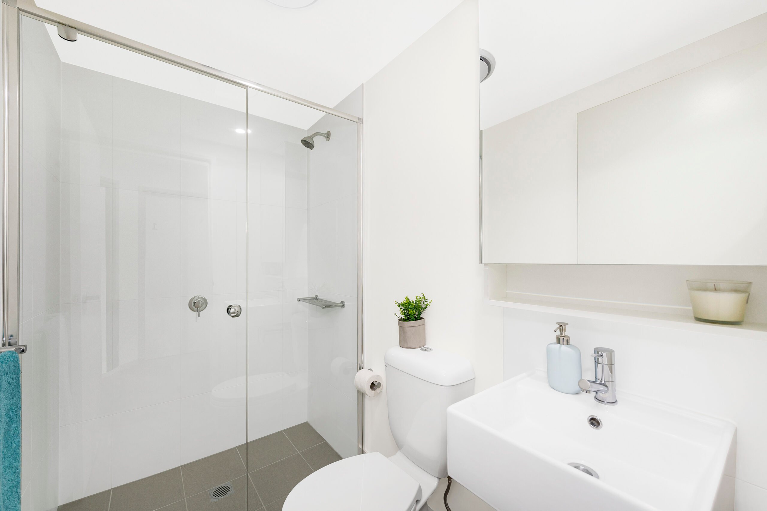  King Single Bed, 6 Bed Apartment  -  Scape St Lucia  - Gallery -  9