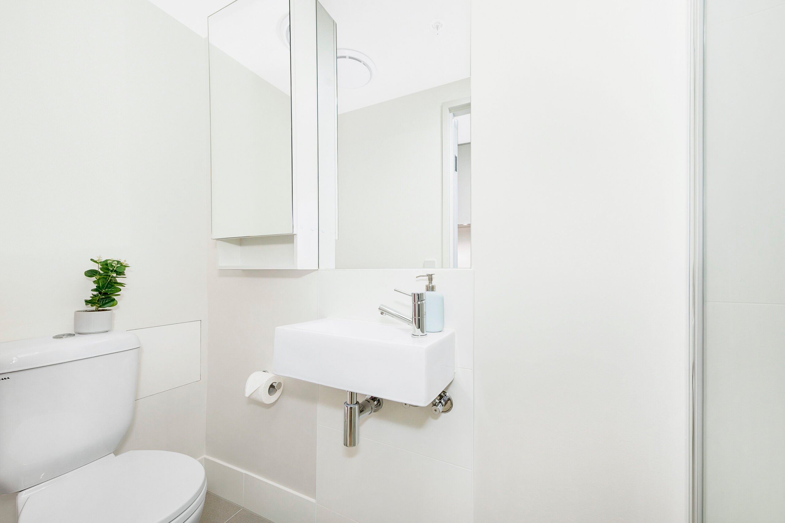 Double Bed, Studio Apartment, Premium Views - Scape St Lucia - Gallery - 3