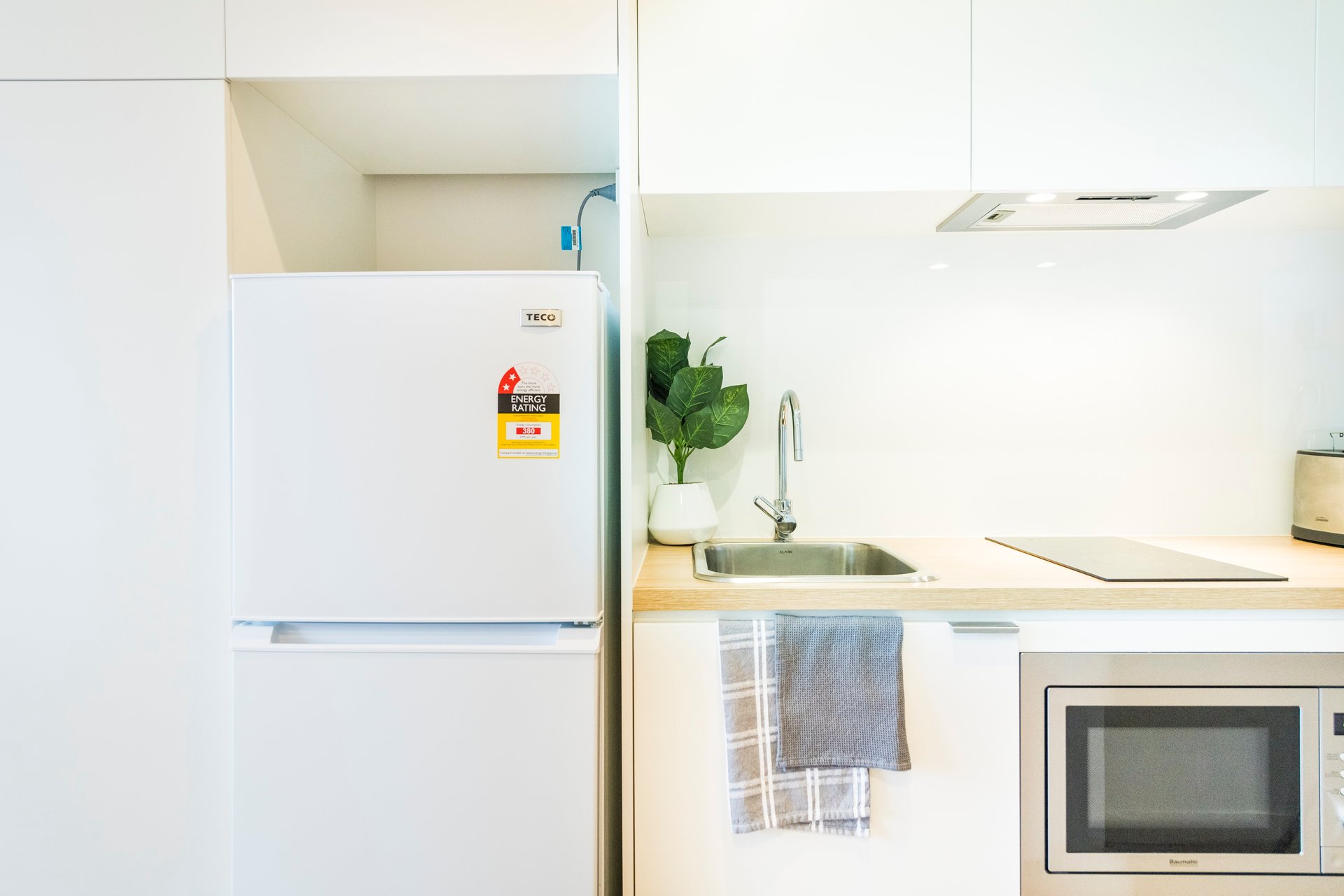 Double Bed, Medium Studio Apartment Standard View - Scape St Lucia - Gallery - 3