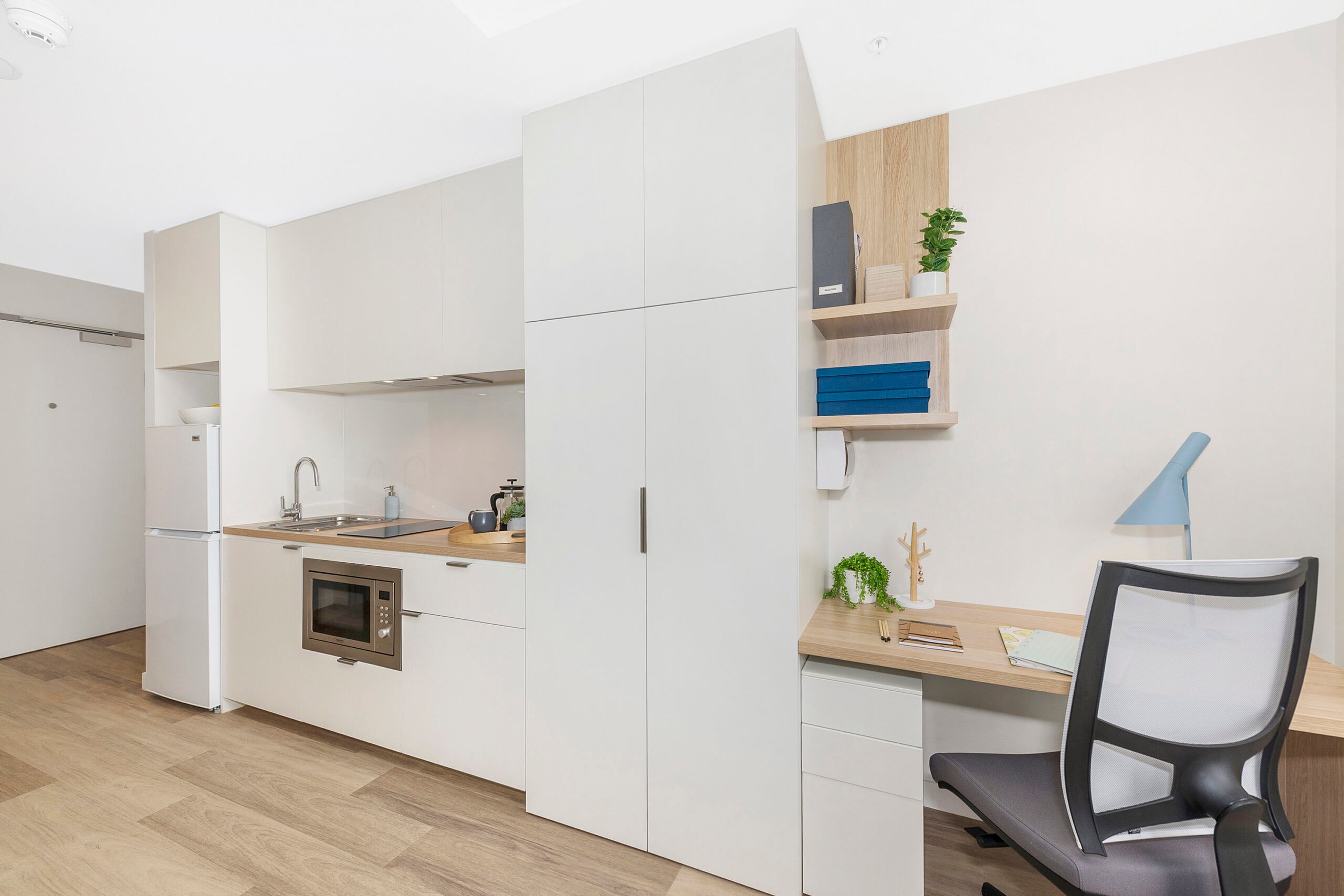 Double Bed, Large Studio Apartment Premium View - Scape St Lucia - Gallery - 4