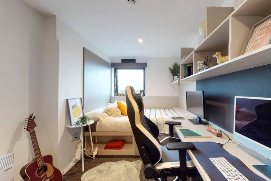 Gold En-Suite - Canvas Manchester - Gallery - 1