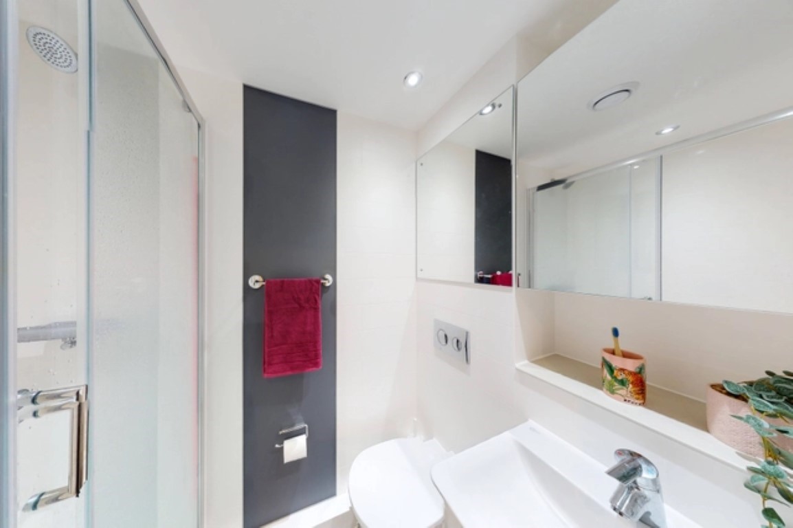  Gold En-Suite  -  Canvas Manchester  - Gallery -  3