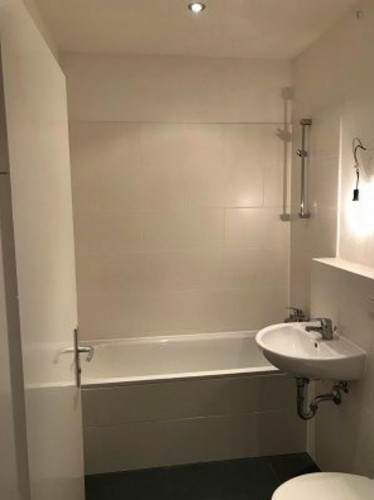 Cozy single bedroom in a 3-bedroom apartment near U Hagenbecks Tierpark metro station - Gallery - 7