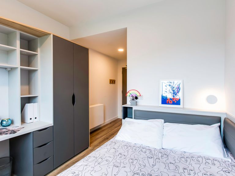  Standard En Suite  -  Highfield Park  - Gallery -  2