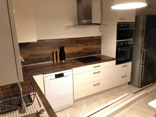 Spacious single bedroom near Barbarossaplatz 