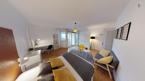 Exquisite double bedroom with balcony in Villette Gare