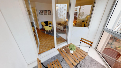 Exquisite double bedroom with balcony in Villette Gare