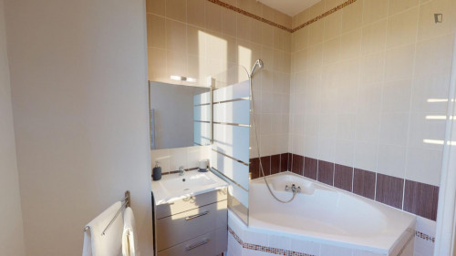 Double bedroom in Saint Seurin - Fondaudège