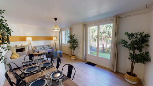 Double bedroom in Saint Seurin - Fondaudège