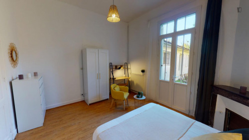 Nice double bedroom in Saint Seurin - Fondaudège