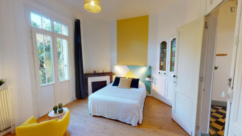 Nice double bedroom in Saint Seurin - Fondaudège