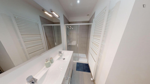 Enjoyable double bedroom in Hôtel de Ville - Quinconces