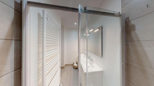 Enjoyable double bedroom in Hôtel de Ville - Quinconces