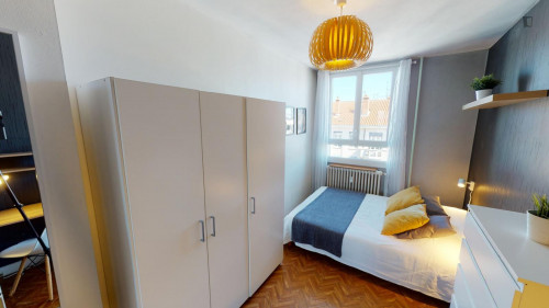 Comfortable double bedroom in Gambetta