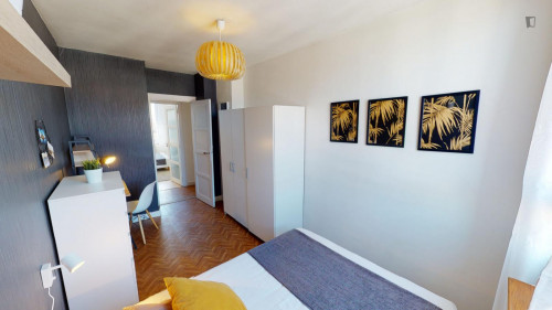 Comfortable double bedroom in Gambetta