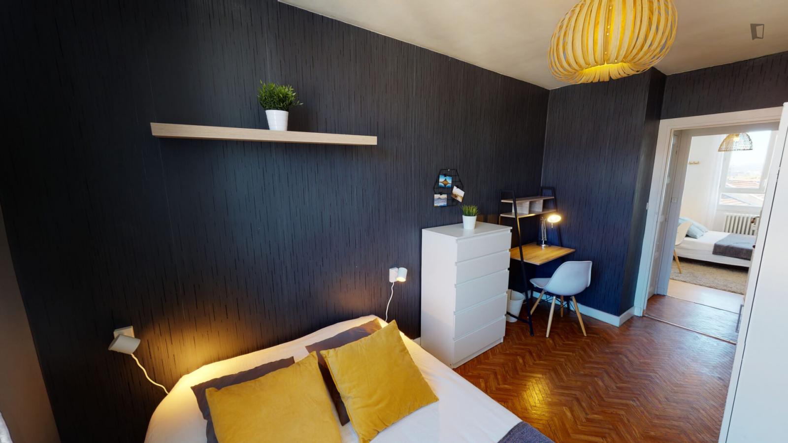 Comfortable Double Bedroom In Gambetta - 1