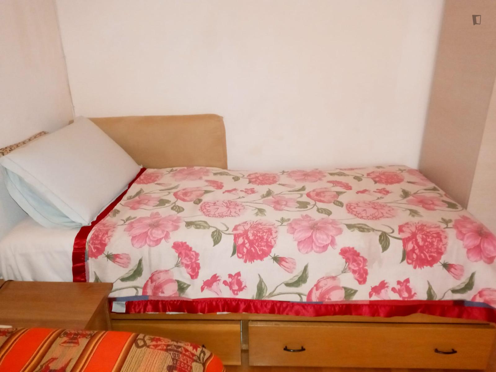 Comfortable bed in a shared bedroom in Crescenzago Neighborhood - Gallery - 3