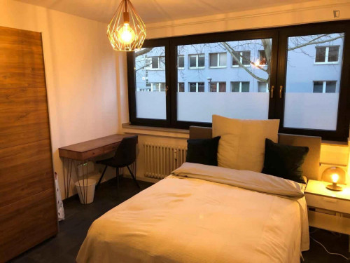Cosy single bedroom near Barbarossaplatz