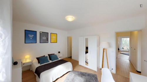 Appealing double bedroom near Parc Sergent Blandan