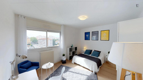 Appealing double bedroom near Parc Sergent Blandan