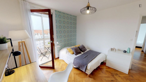 Modern double bedroom near Université Jean Moulin Lyon 3