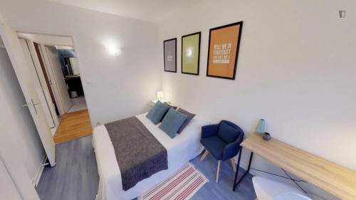 Lovely double bedroom in Vaise