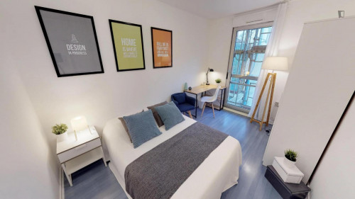 Lovely double bedroom in Vaise
