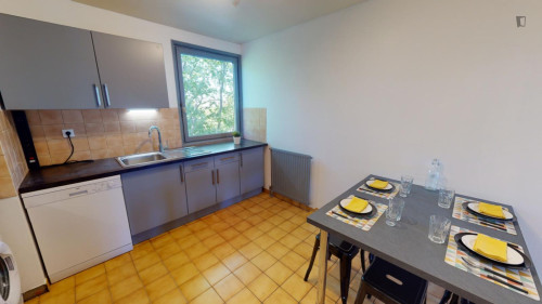 Inviting double bedroom in Antigone