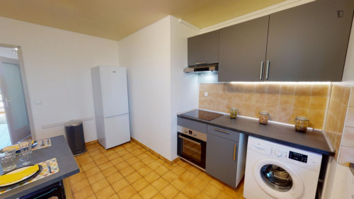Inviting double bedroom in Antigone