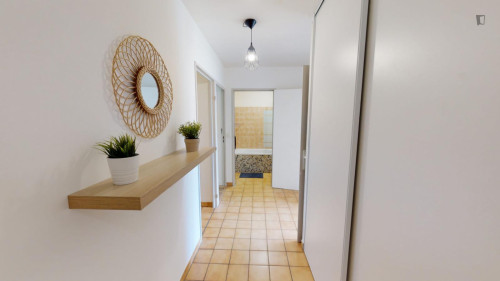 Inviting double bedroom in Antigone - Gallery - 9