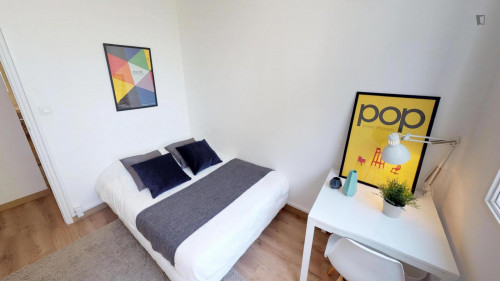 Comfy double bedroom near Faculté de Pharmacie