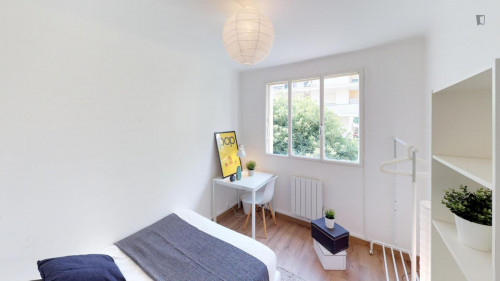Comfy double bedroom near Faculté de Pharmacie