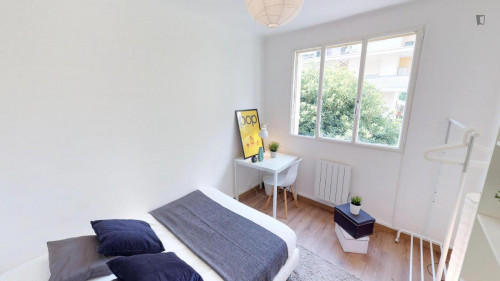 Comfy double bedroom near Faculté de Pharmacie