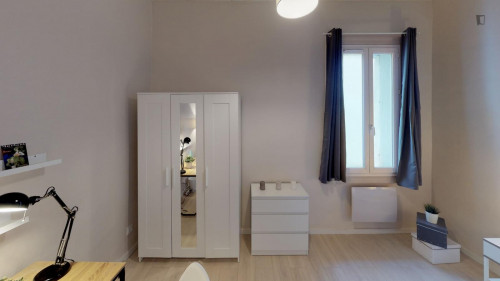 Pretty double bedroom in Gambetta