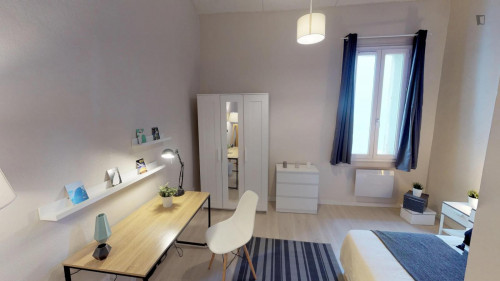 Pretty double bedroom in Gambetta