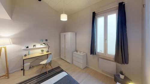 Pretty double bedroom in Gambetta