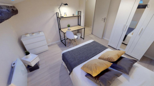 Lush double bedroom in Gambetta