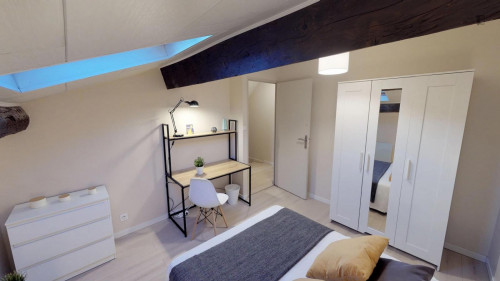 Lush double bedroom in Gambetta