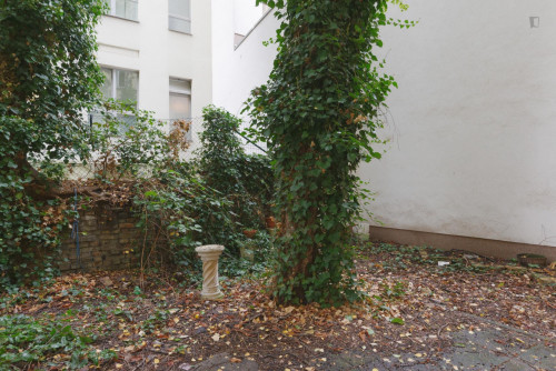 Large 1-bedroom apartment in Schöneberg
